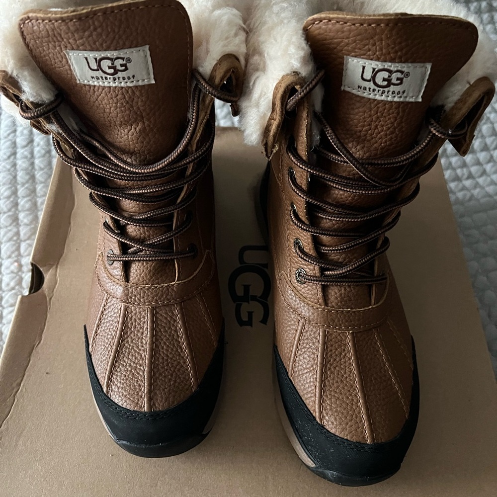 UGG Adirondack Boot III Women’s Size 8.5 (US) |Cozy, and Stylish Winter Boot